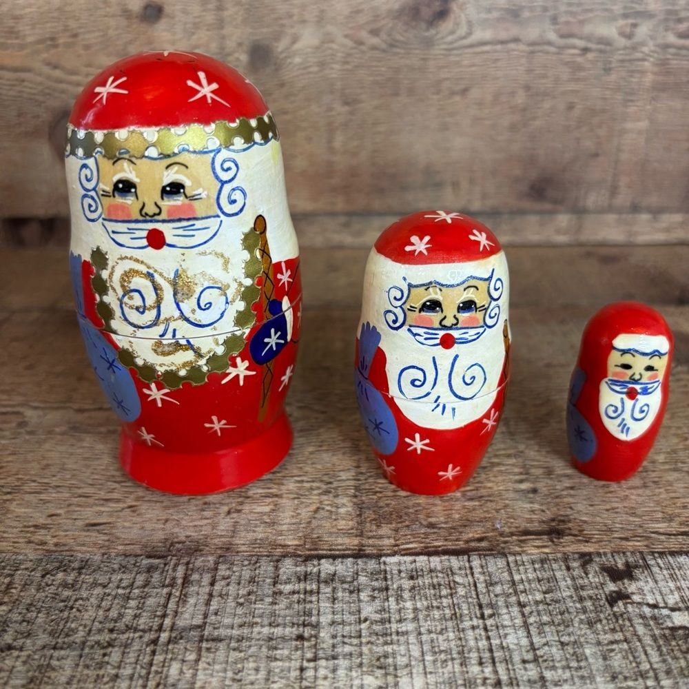 Mini Santa Claus Nesting Dolls Christmas 3 Piece Set Hand Painted Wood 4”